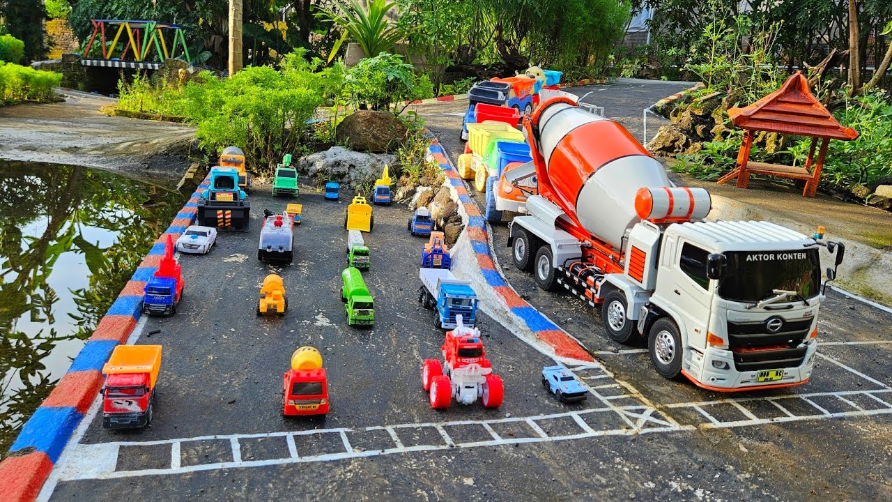MAIN RC Mobil Truk Molen Panjang Bongkar Mobil Mobilan Truk Molen, Forklift, Buldoser, Truk Tambang 