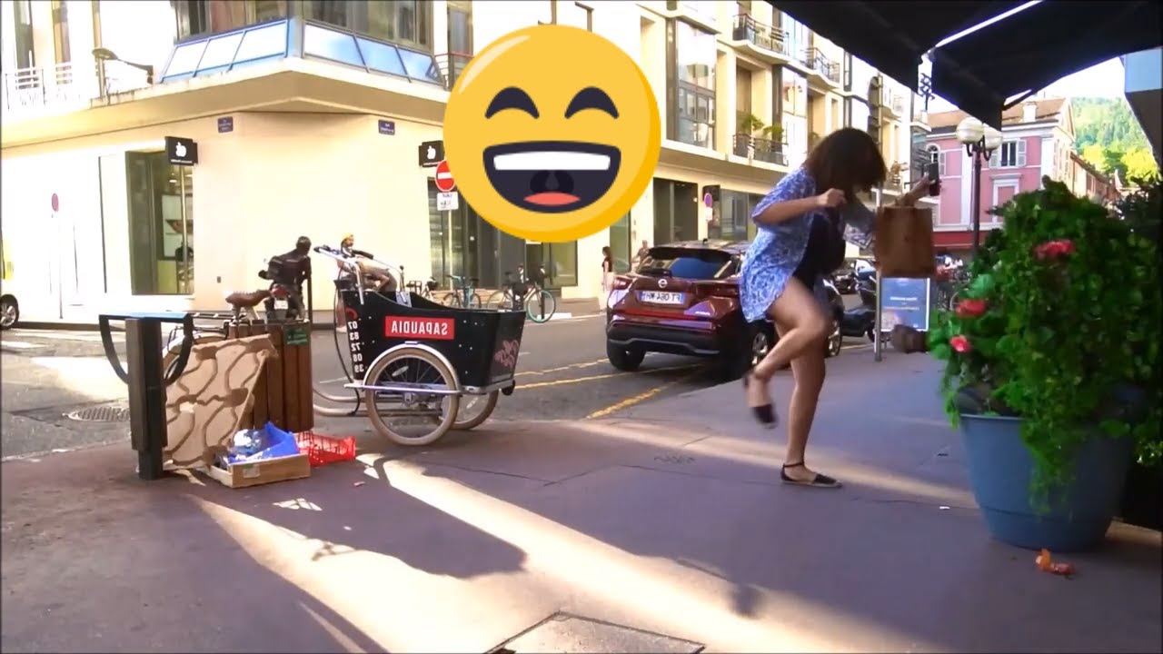 Best prankster in France. Bushman prank. @ZoiPana