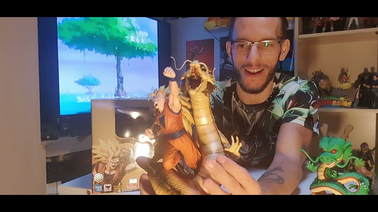Unboxing - Super Saiyan 3 Son Goku: Dragon Fist Explosion from Figuarts Zero.