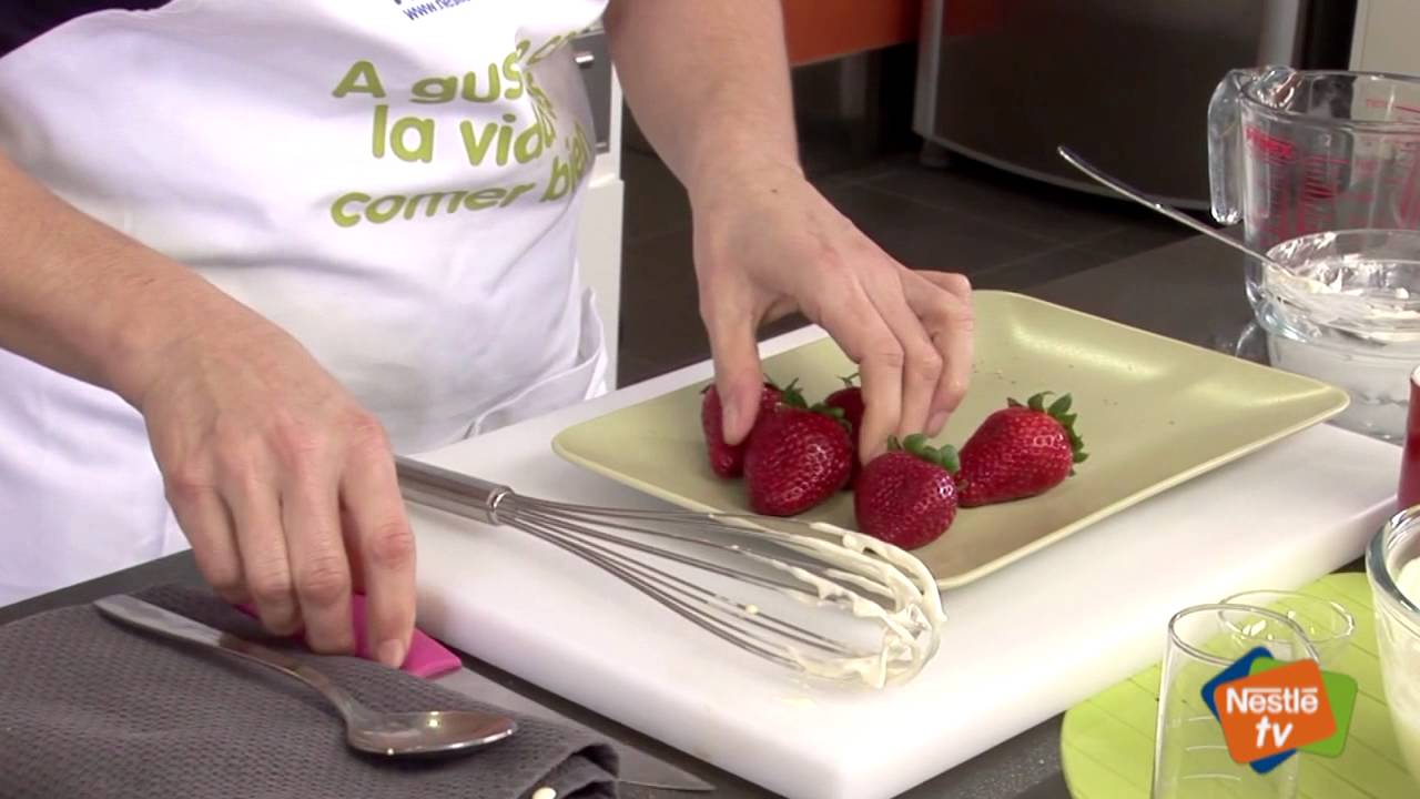🥧 Tiramisú con yogur y fresones - Recetas de Postres Nestlé