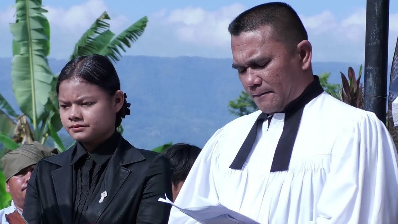 acara mangongkal Holi.J.sirait/M.br silalahi.op Andy.