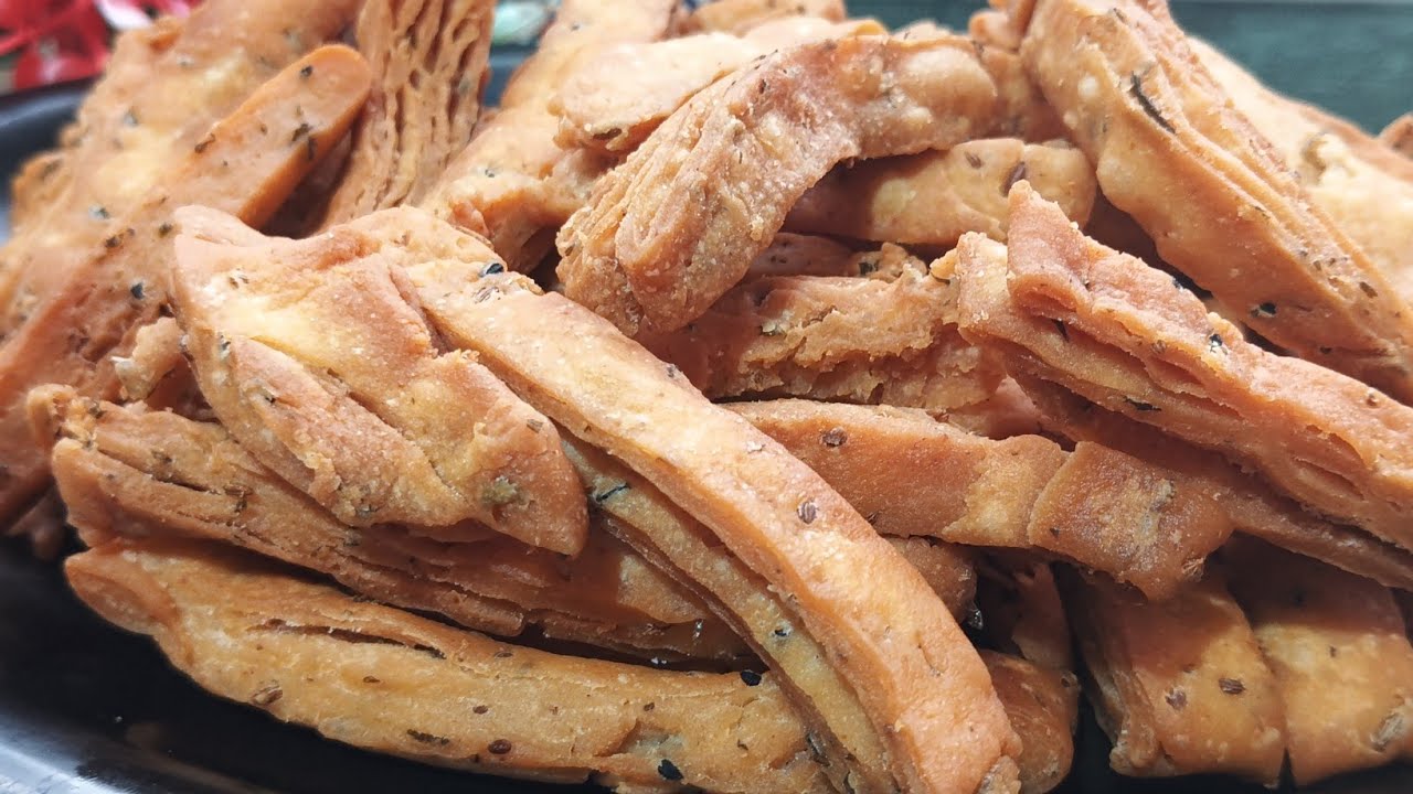 Crispy Masala Mathari Recipe || Layered Namkpare || खस्ता निमकी रेसिपी || Mahima Kitchen