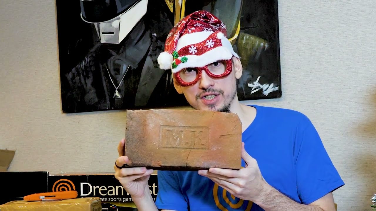 Зачем я купил кирпич? А ещё много Sega Dreamcast и редкие аксессуары.