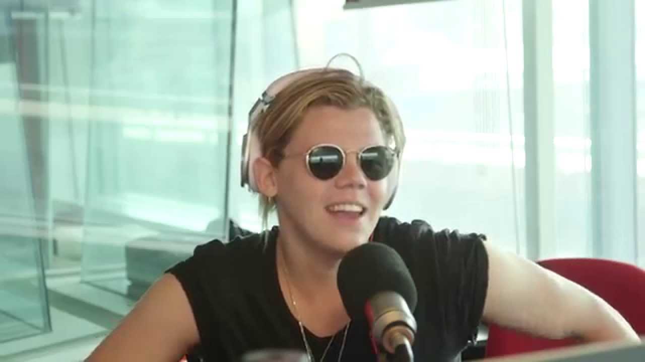 Conrad Sewell Partied with Paris Hilton & Lindsay Lohan