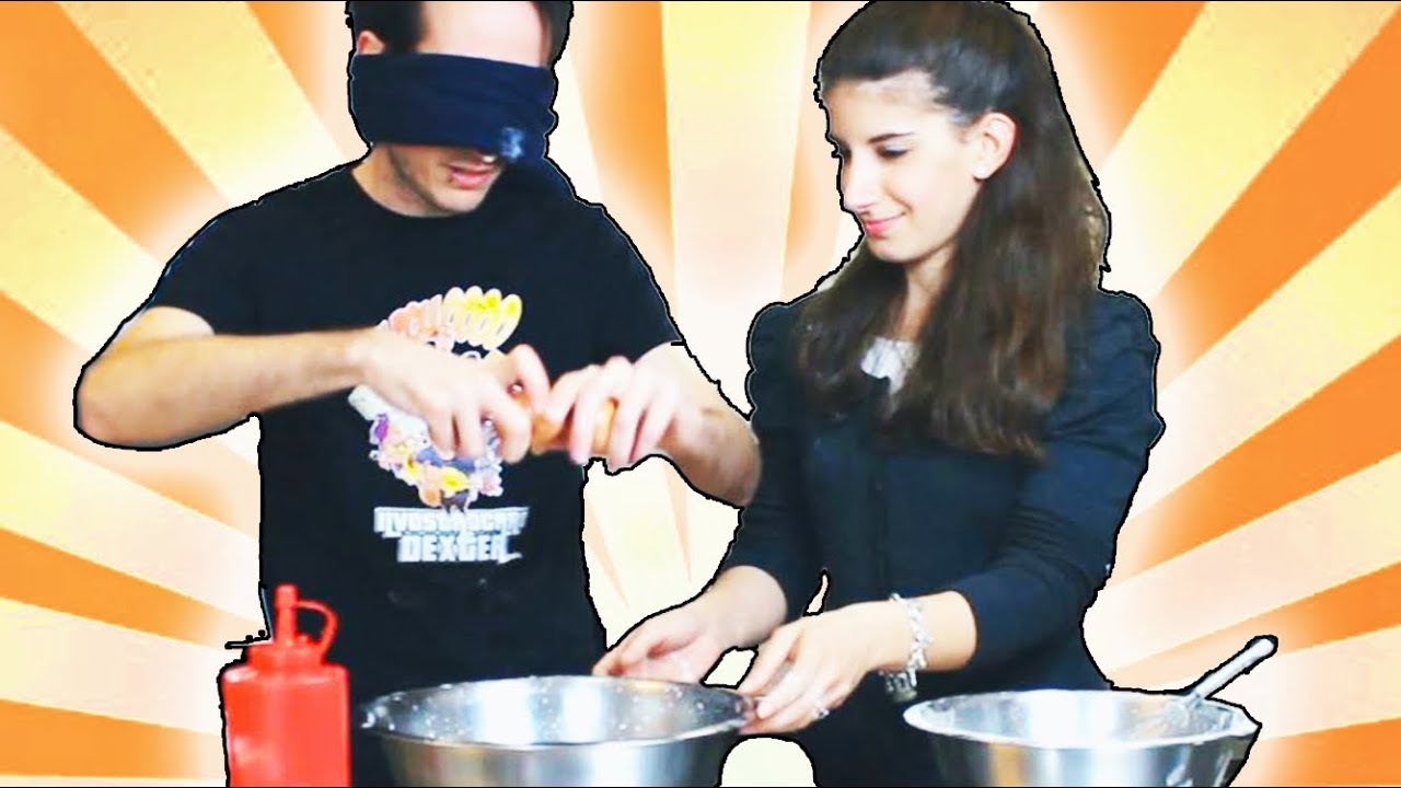 CHE DISASTRO CUCINARE DA BENDATO! - Blind Challenge #challengeinlove