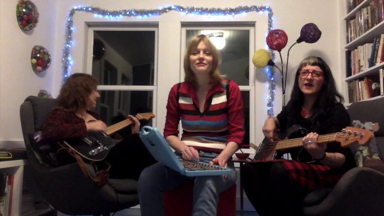 The Wynotte Sisters - Christmas In Suburbia