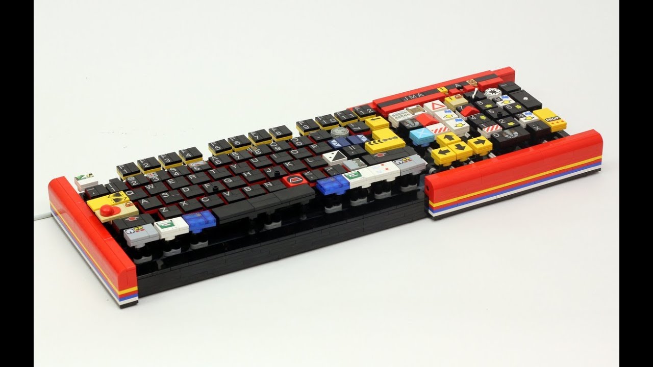 Рабочая клавиатура компьютера LEGO