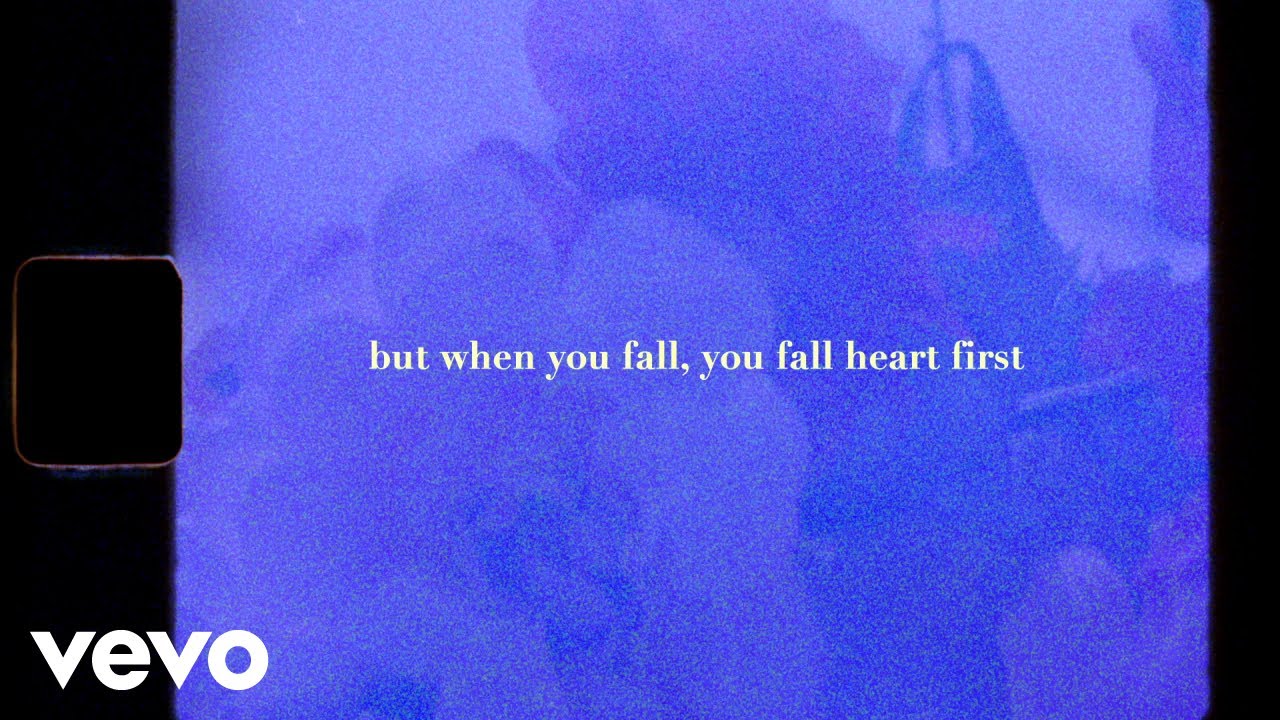 Carly Pearce - heart first (lyric video)