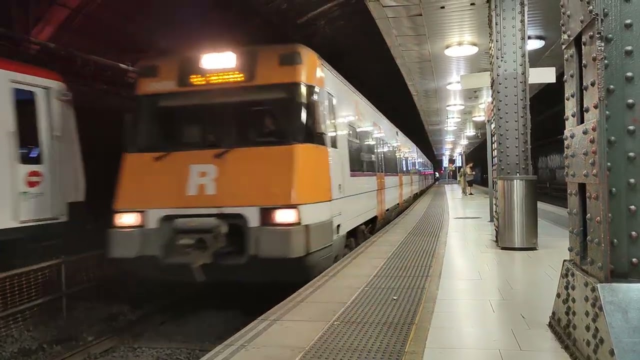 Metro se mide a Rodalies en Pla&ccedil;a Catalunya