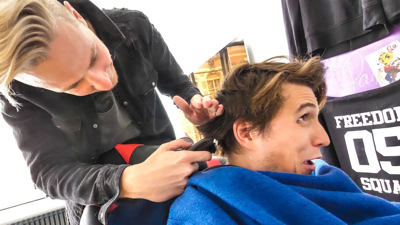 Rewi SCHNEIDET mir die Haare
