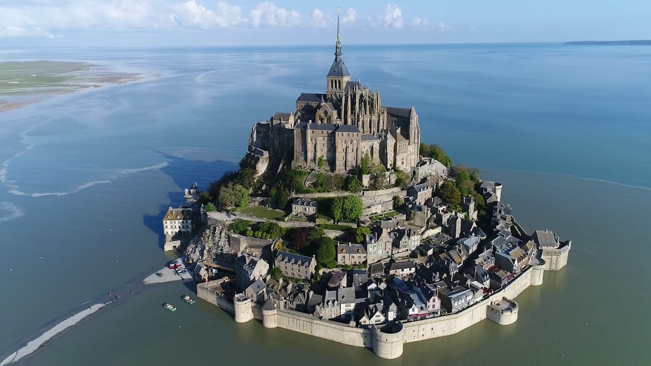 Grande marée au Mont-Saint-Michel