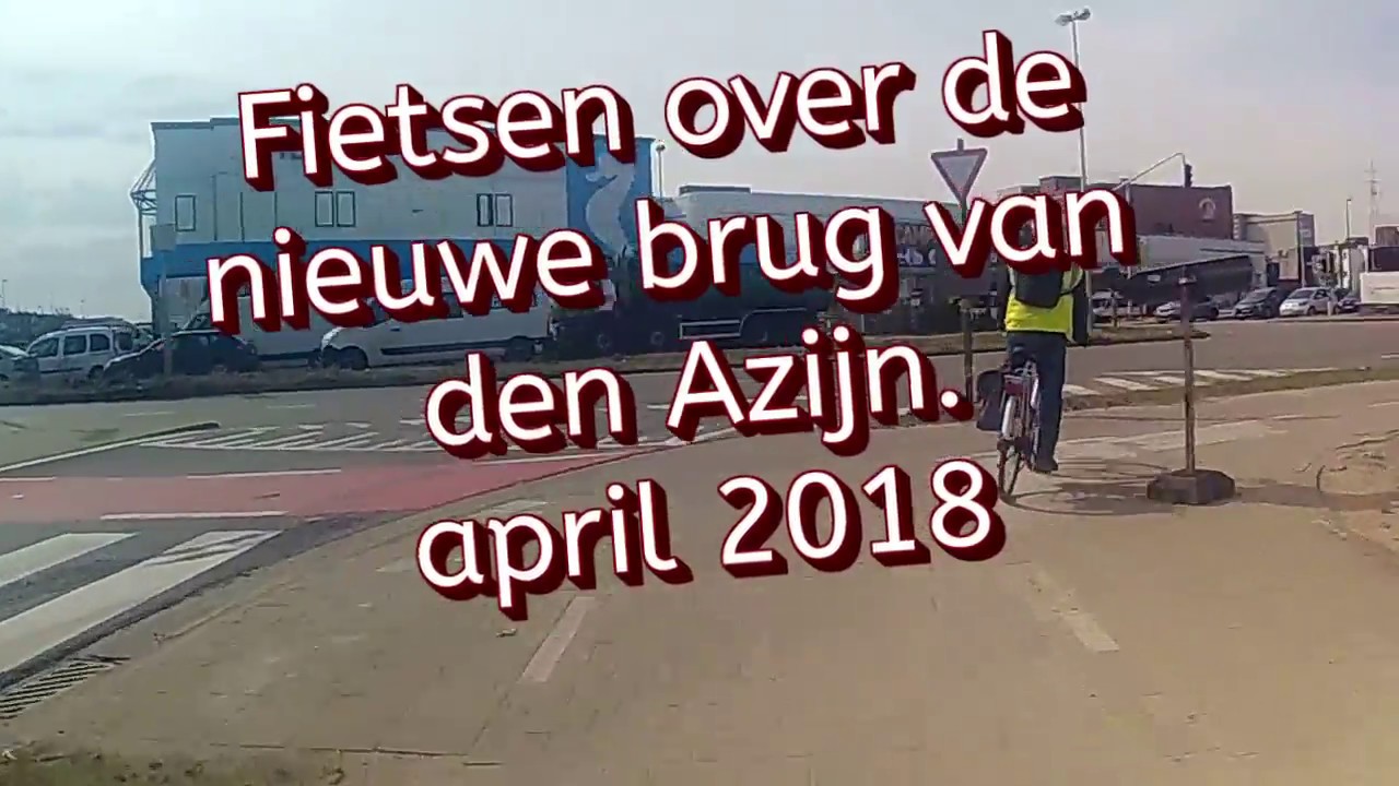 Fietsen over de nieuwe brug van den Azijn in Deurne.