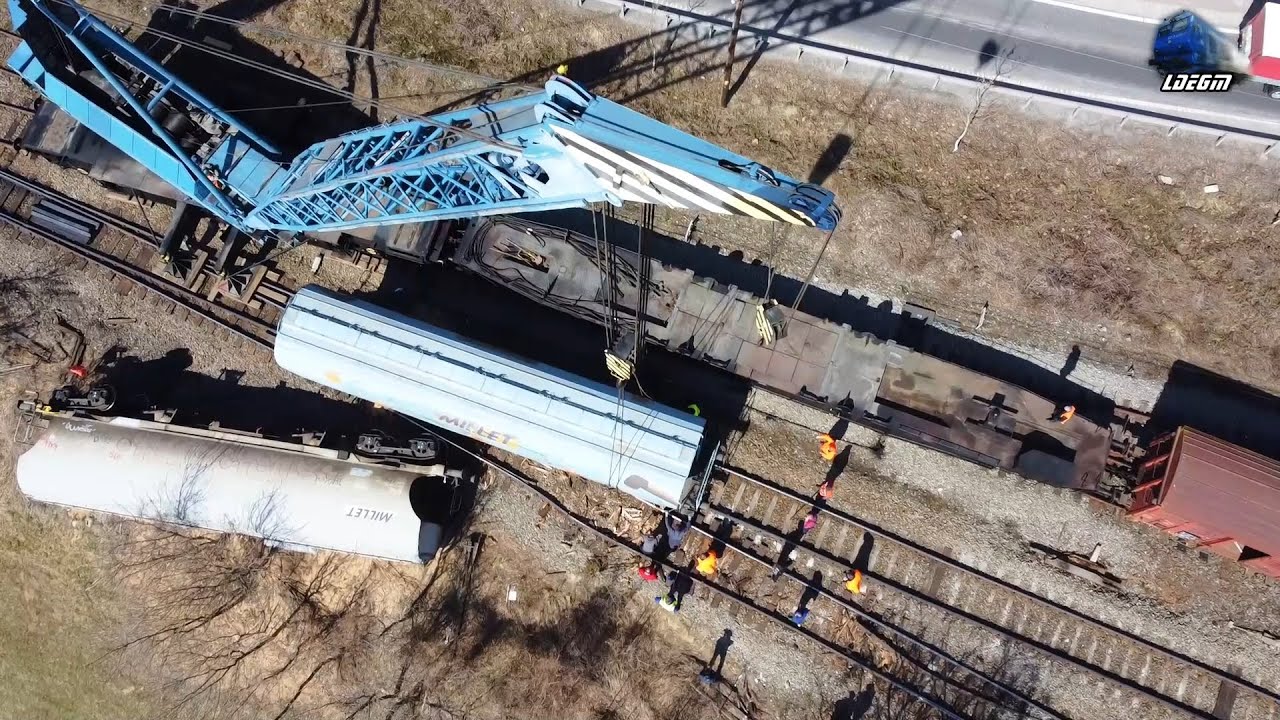 🚁🏗 👷TAKRAF EDK 1000 Crane & Derailed Grain Wagon in Romania - 26 March 2022