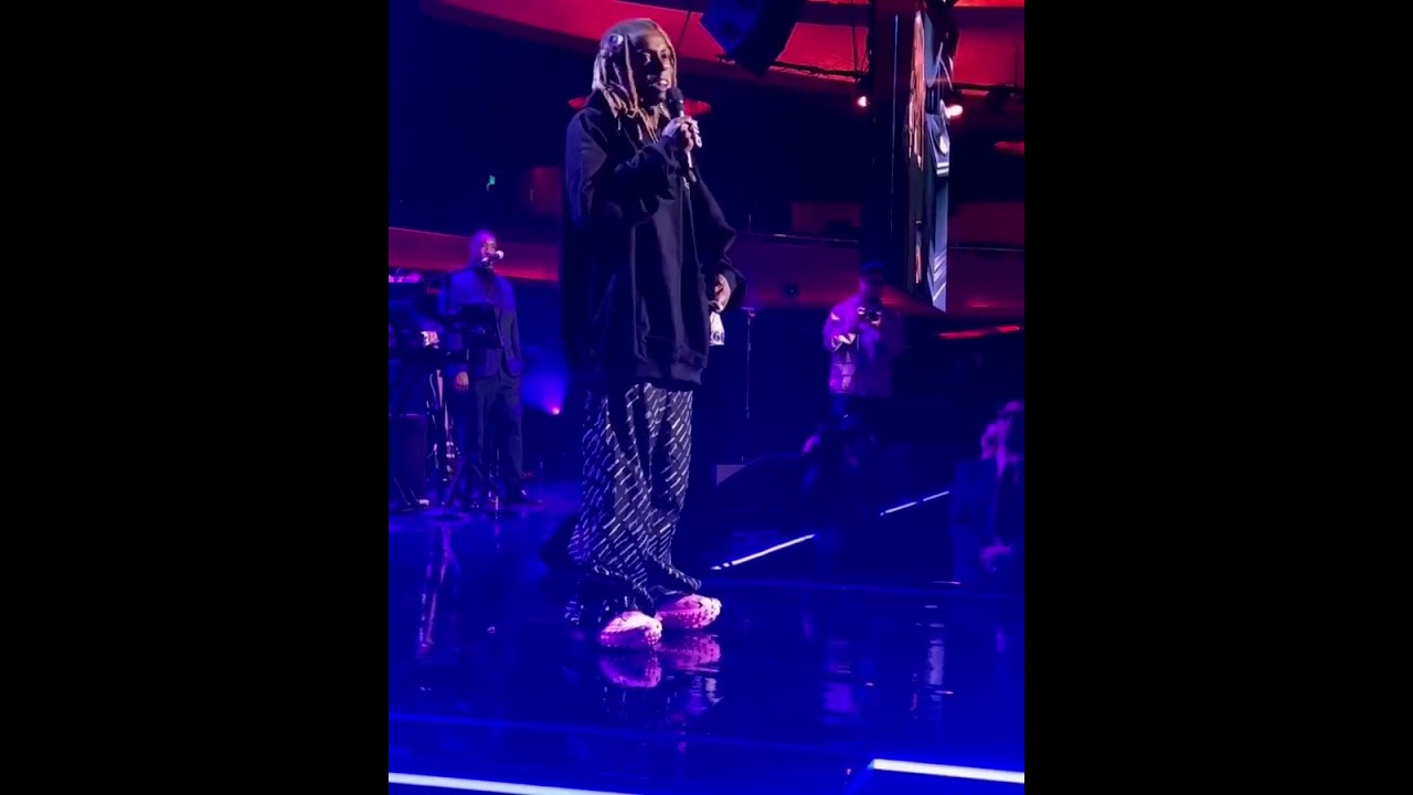 Lil Wayne delivers emotional speech upon receiving the Global Impact Award 🐐