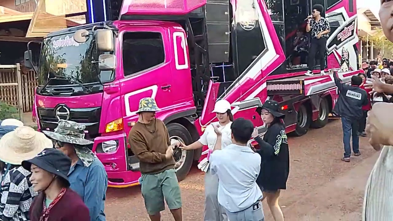 ฮอดงานกะม่วนๆเลยคับ@วันใหม่ลำเพลิน official