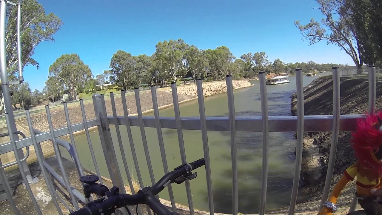 A Houseboat, A Lock And A River Called Murray