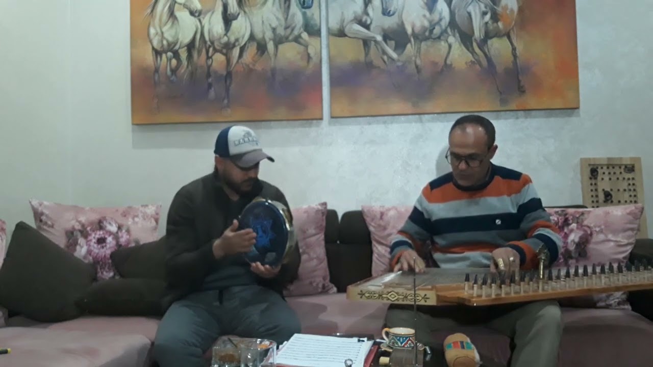 أما براوة على آلة القانون عزف الأستاذ عمر الغياثي بمصاحبة  الفنان الشاب أشرف على آلة الإيقاع.