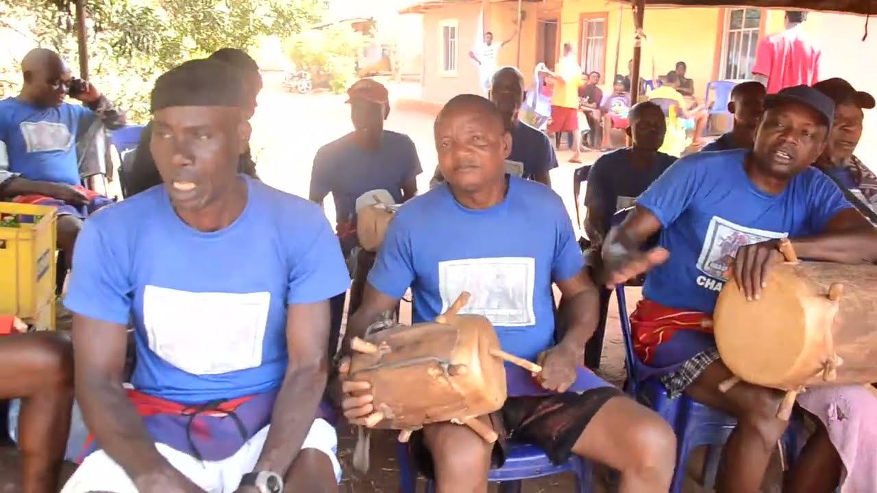 Acrobatics dance  @ late pa DAVID AZELU 