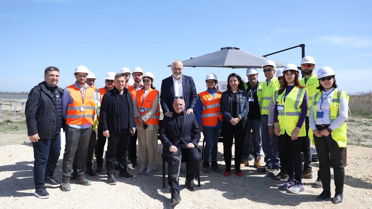 Kryeministri Edi Rama - 📍Fier, Seman –  Në kantierin e parkut të parë fotovoltaik në vend 