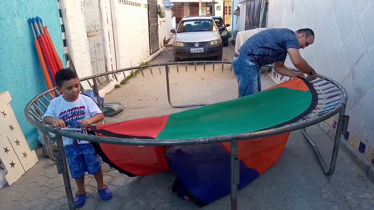 Montando a cama elástica para filhinho.👍🔔