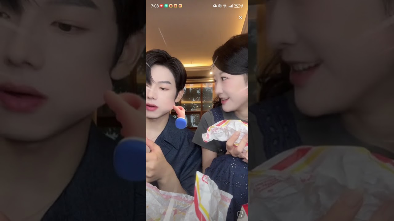 2025-07-23,Zeng hui and Han yutong live steaming