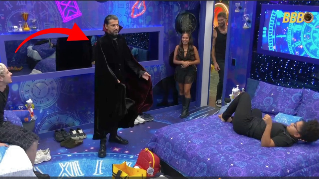 POR ESSA ELES NÃO ESPERAVAM!!! COWBOY VAI ATE QUARTO DE ANA PAULA MOSTRAR FANTASIA DE DRADULA