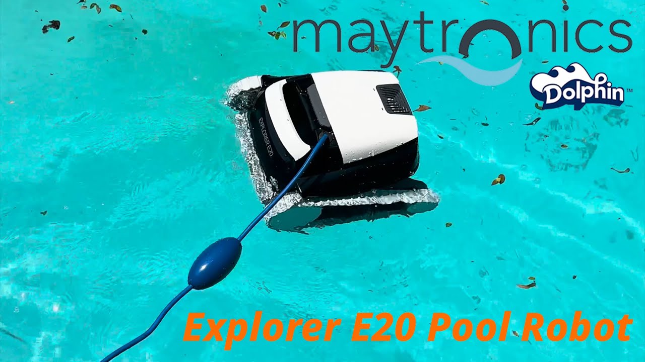 Matronics Dolphin Explorer E20 Pool robot in my pool...