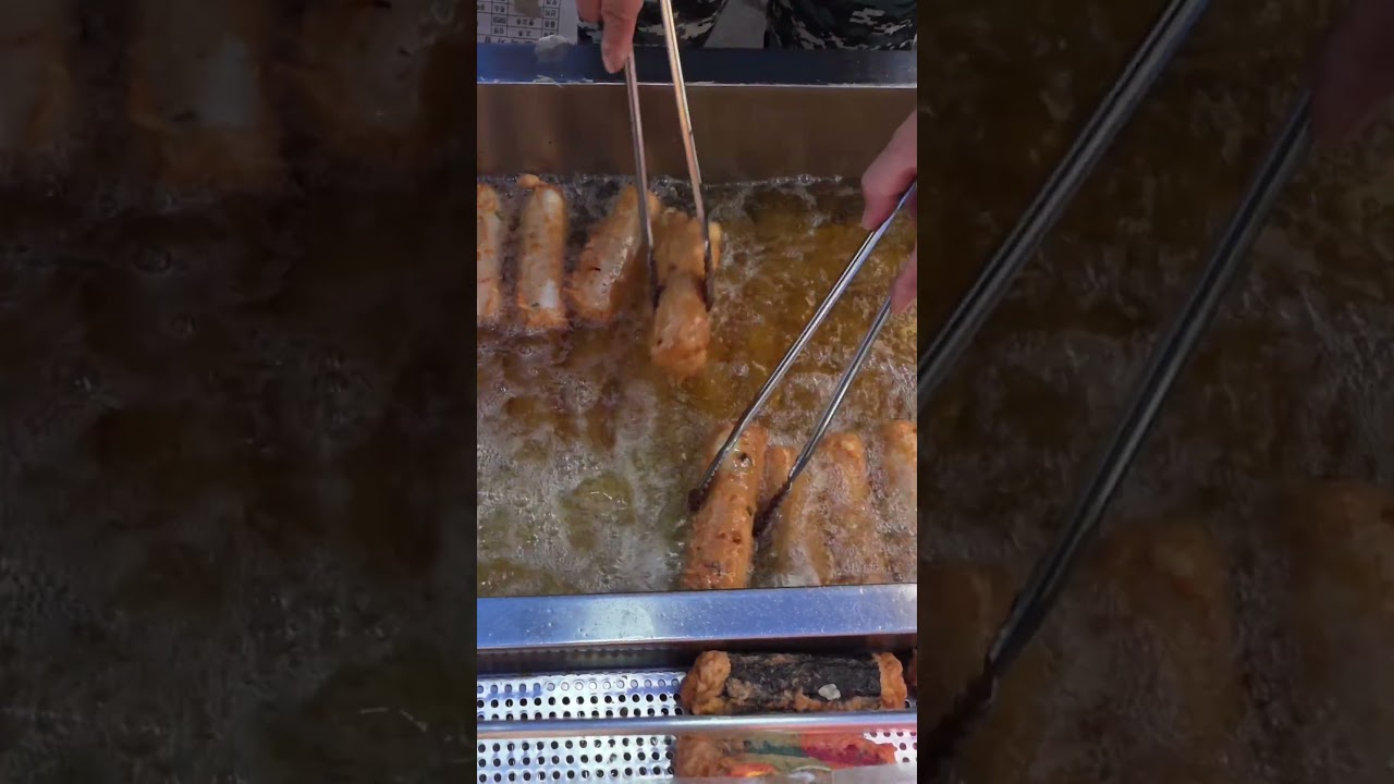 Korean street food "Fish Cake Bar". 한국 길거리 음식 "어묵바(핫바)".