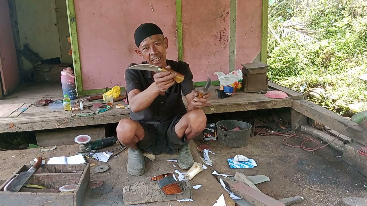 PENGETESAN GOLOK SADAP AREN KE TULANG SAPI