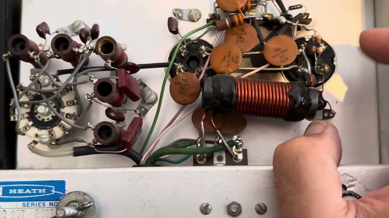 New to me Heathkit SB-200 amplifier tour of the inside with cover removed and case removed