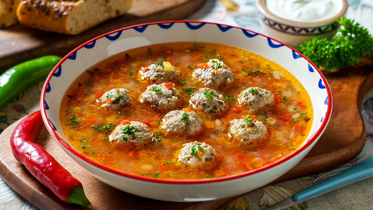 Ciorba de perisoare de pui, ciorba preferata a familiei mele. Trebuie neaparat s-o incercati!