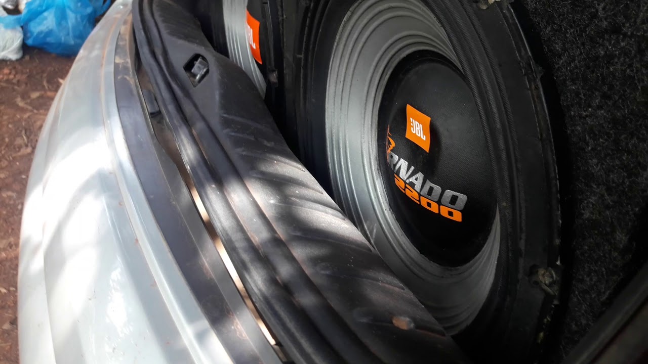 !JBL TORNADO 2200
