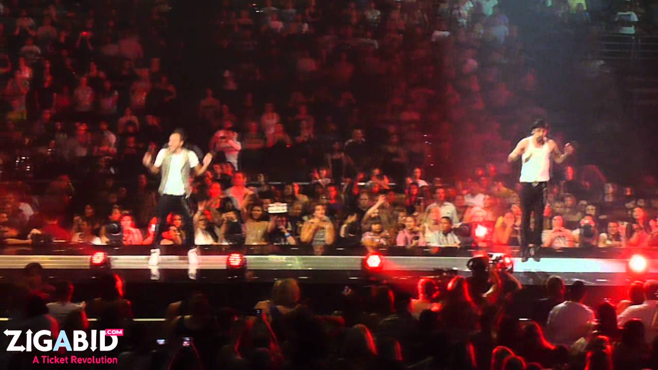 Backstreet Boys perform Everybody (Backstreet's Back) on NKOTBSB Tour at the Honda Center HD