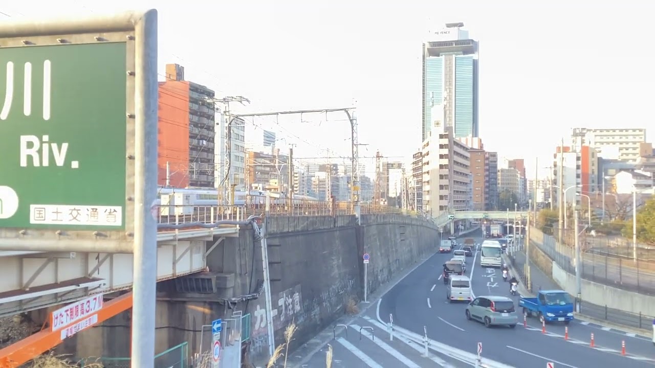 短時間で関空特急はるか、サンダーバード、京阪神普通が行き交うシーン