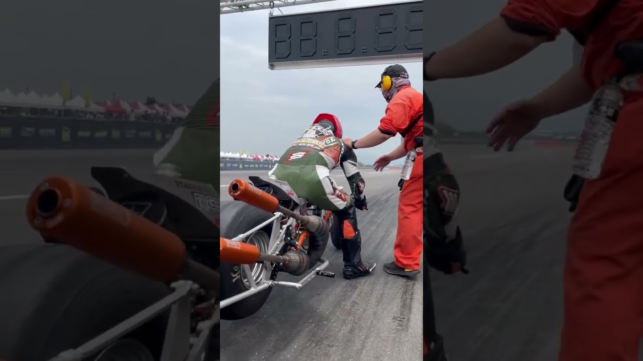 DRAGSTER TWINCYLINDER STAGE12 IN TAIWAN IN ACTION TWO 100CC R/T FL-R CYLINDER PROPULSE THESE BULLET