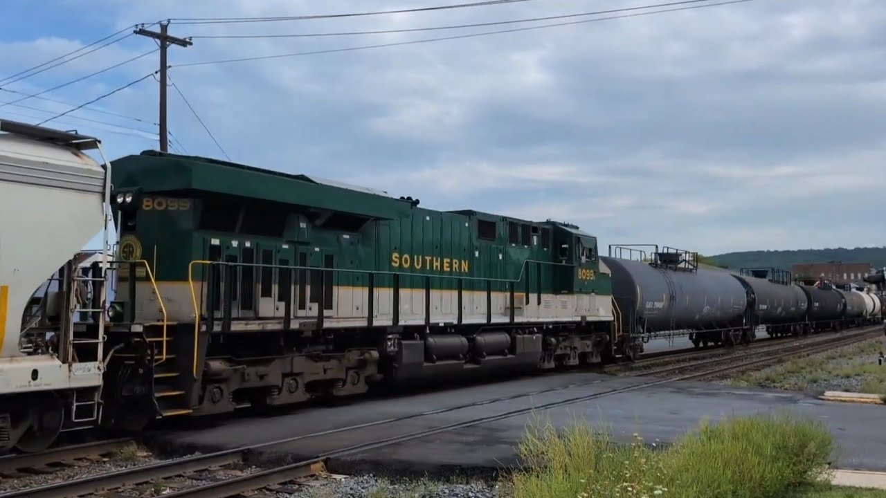 Railfanning the NS Lehigh and Reading lines between Emmaus PA and Phillipsburg NJ with NS 8099