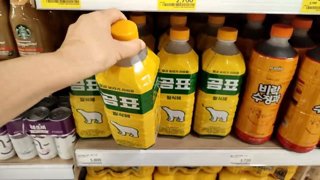 A large Korean mart that runs until late 