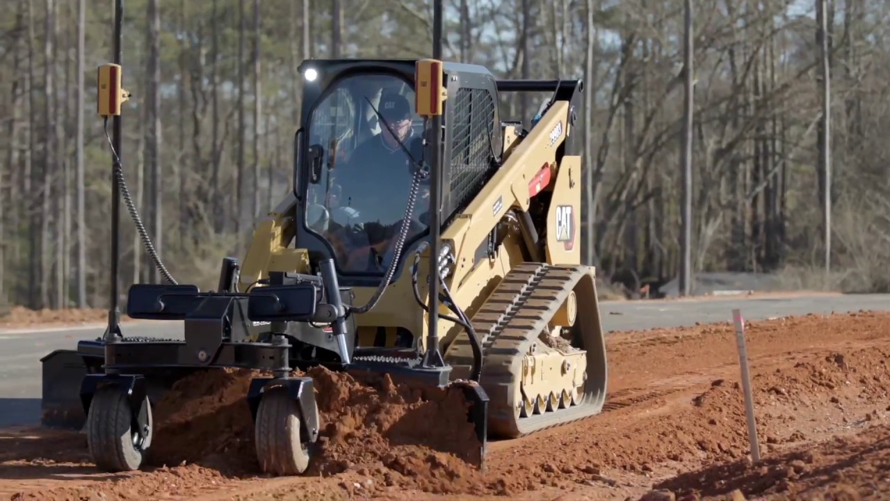 Cat&reg; Smart Grader Blade at Work