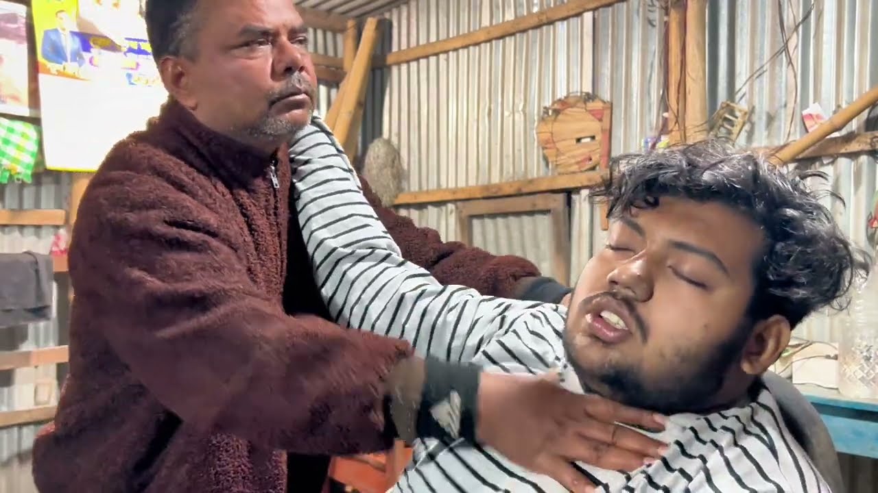 Roadside Barber Performing Intense Head Massage to AKON | Neck Cracking | Indian Massage tech.