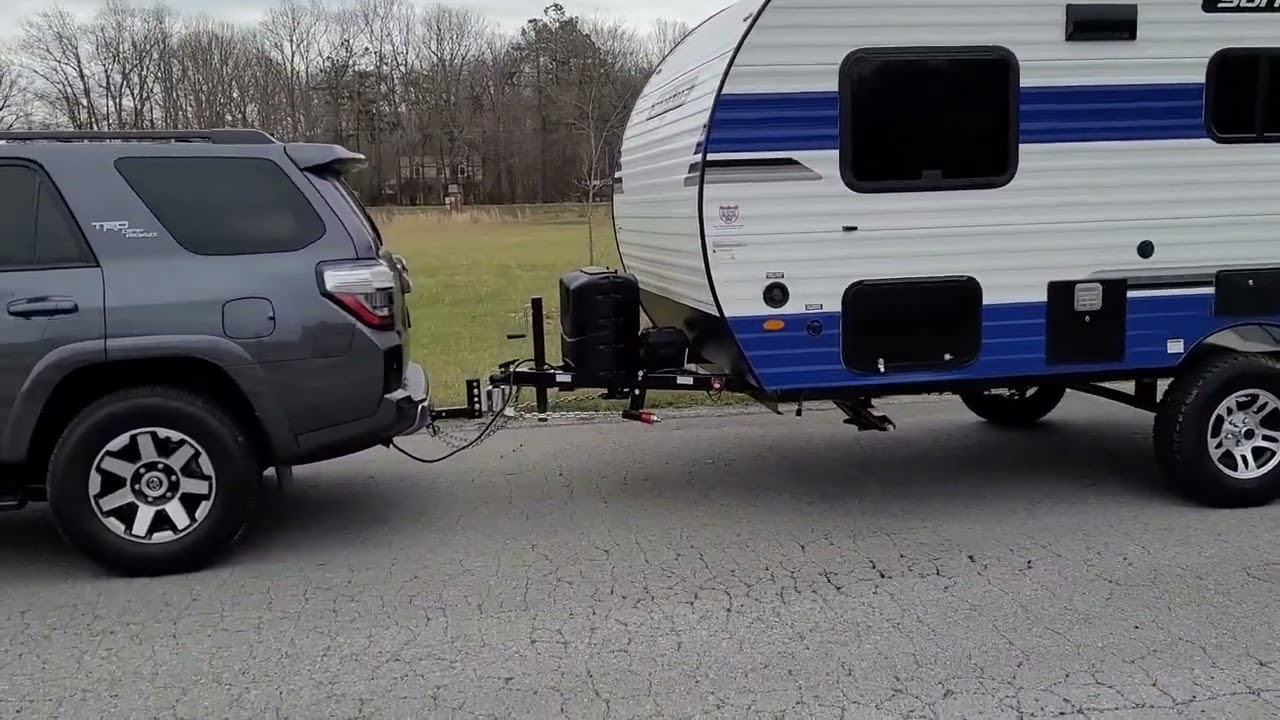 Toyota 4Runner with Andersen Weight Distribution No Sway Hitch