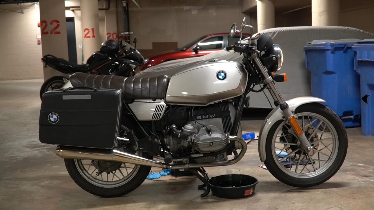 Quiet evening spent changing the oil on my BMW airhead R65