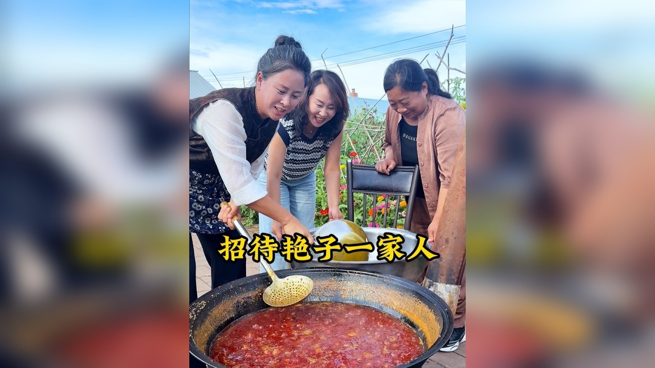 咱家小院今天又来且了，我妈传授好婆婆秘籍，给他们整个海鲜铁锅炖，再做个牛肉酱，你们看像不像样！