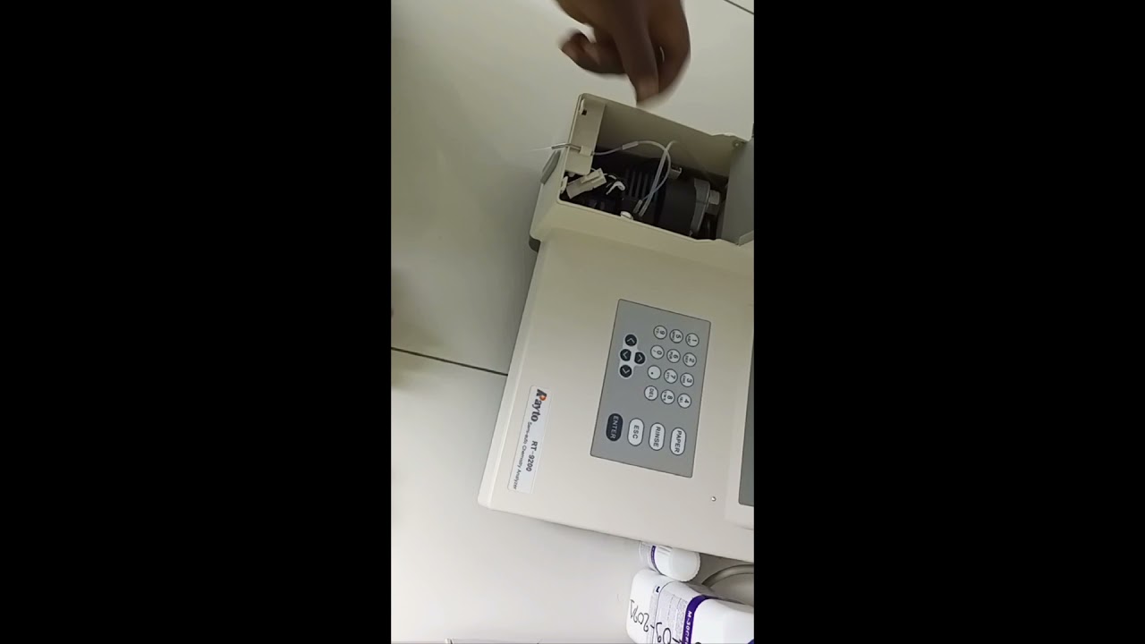 installation appareil de biochimie marque Rayto modelRT-9200