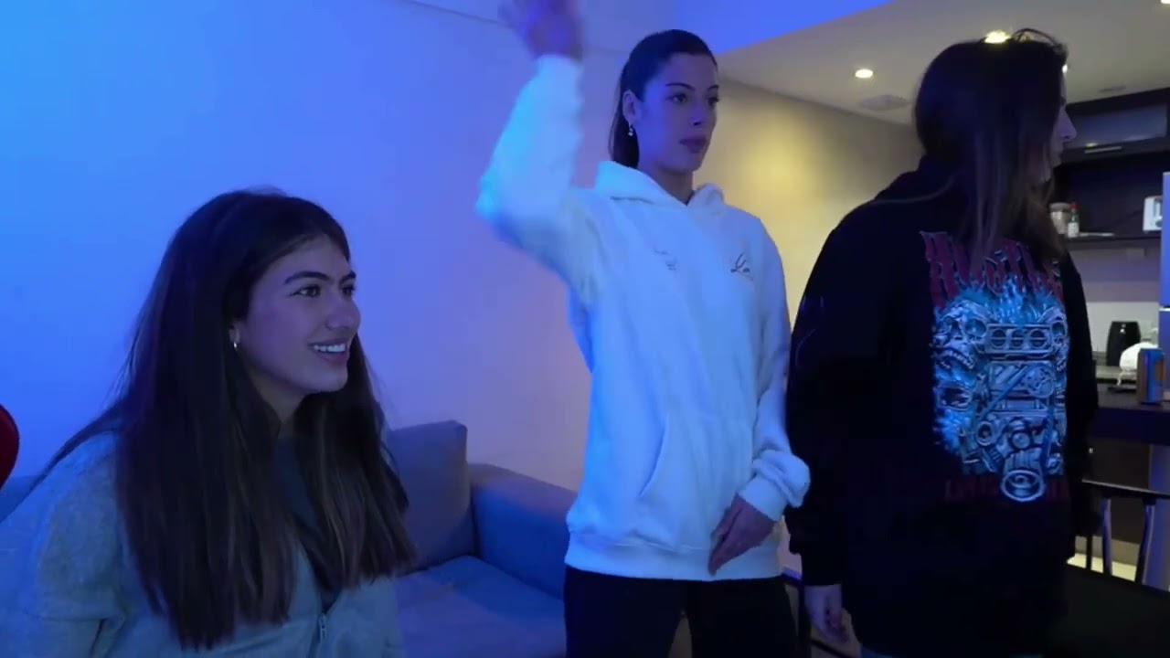 MILI CELOSA DE SOFI CON PUPI 😳