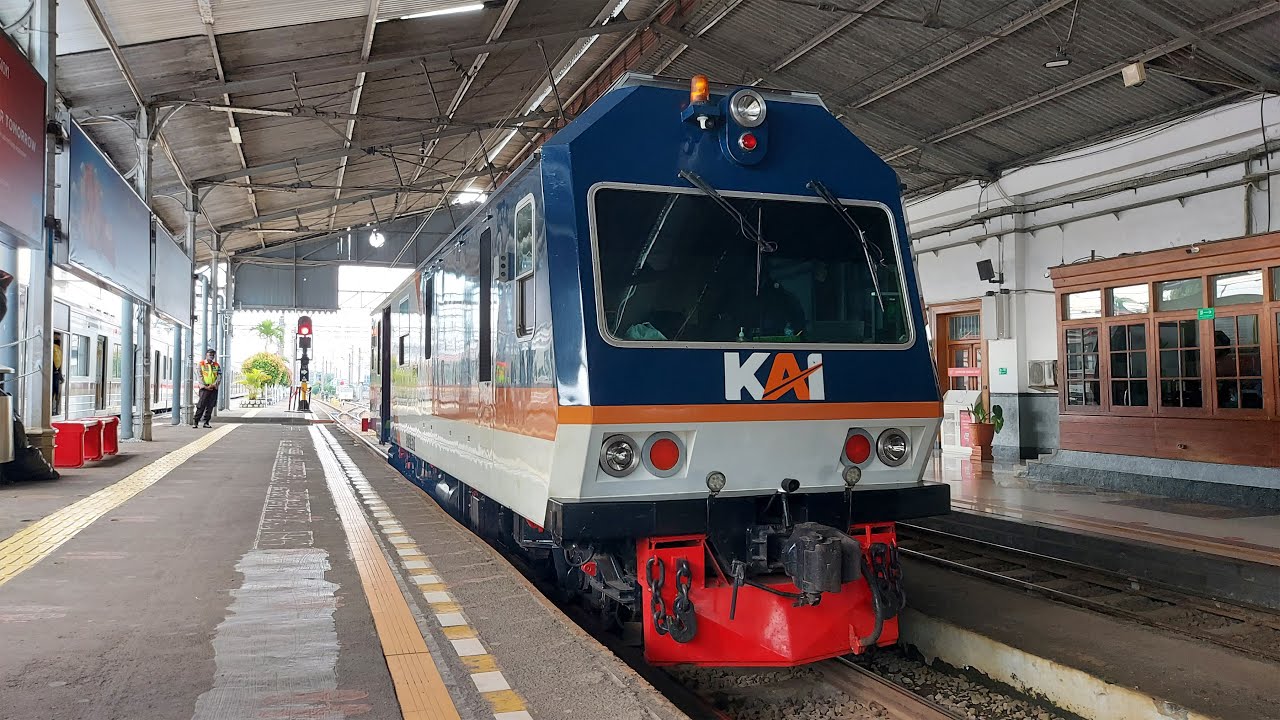 Kereta Ukur Jalan Rel Plasser & Theurer EM120 (SU 3 95 01) di Stasiun Bogor [4K]