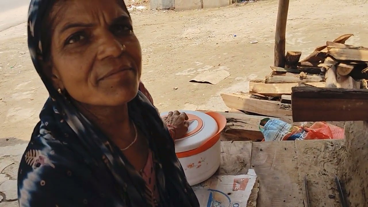 गोवर्धन उत्तर प्रदेश कम रेट में अच्छास्वादिष्ट खाना घर का जैसा की खाताही मजा आ जाए एक बार खाओगे बार-