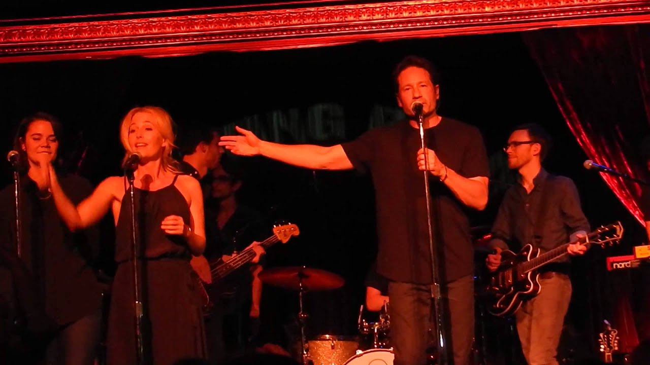 David Duchovny & Gillian Anderson performing 