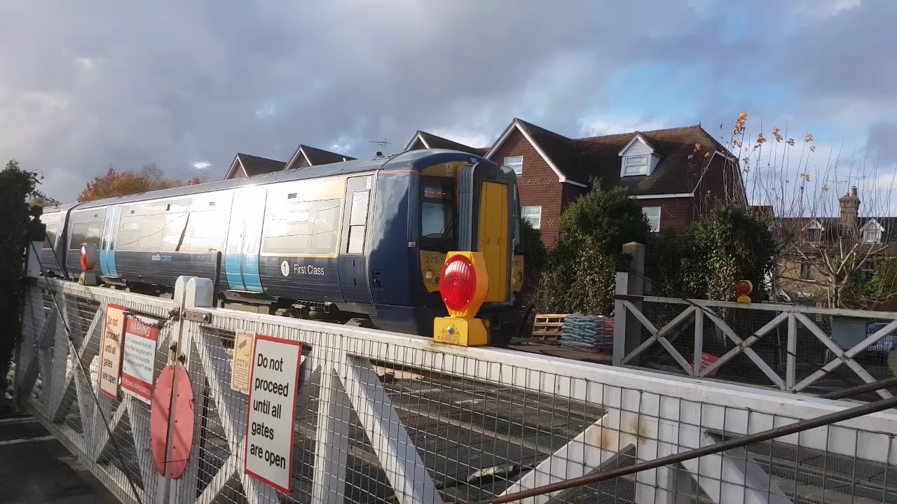 Manual gates before renewal at Wateringbury Level Crossing, Kent