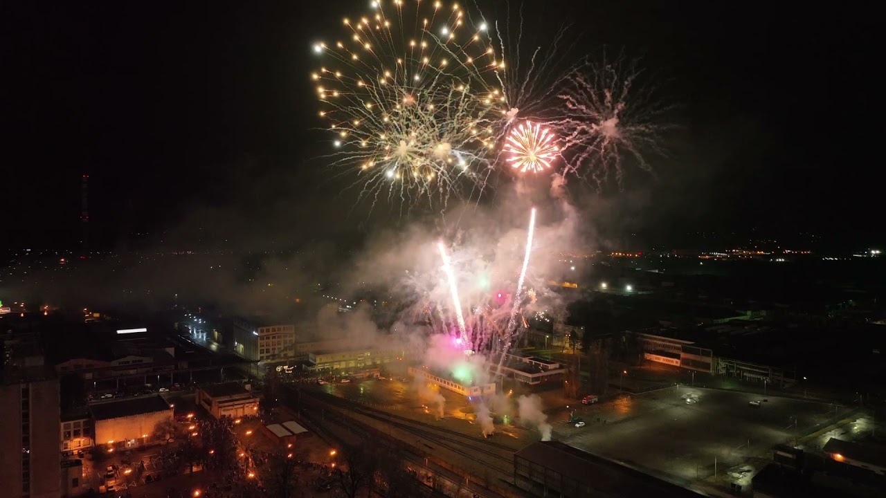 Okem dronu: novoroční ohňostroj v Kopřivnici (1. 1. 2022)