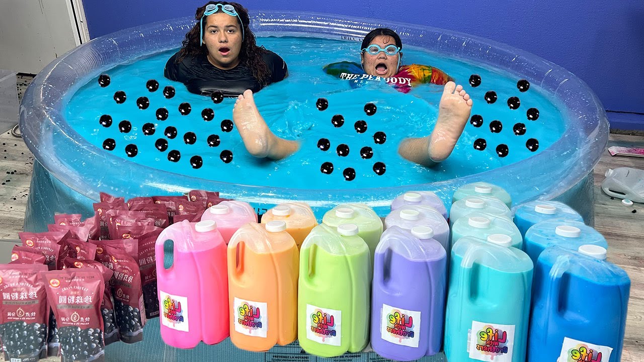 MAKING THE WORLD'S LARGEST BOBBA TEA  IN A POOL!!